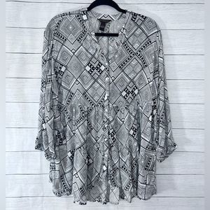 Brit & Bridle Tiered Geometric Print 3/4 Sleeve V Neck Button Down Blouse Large